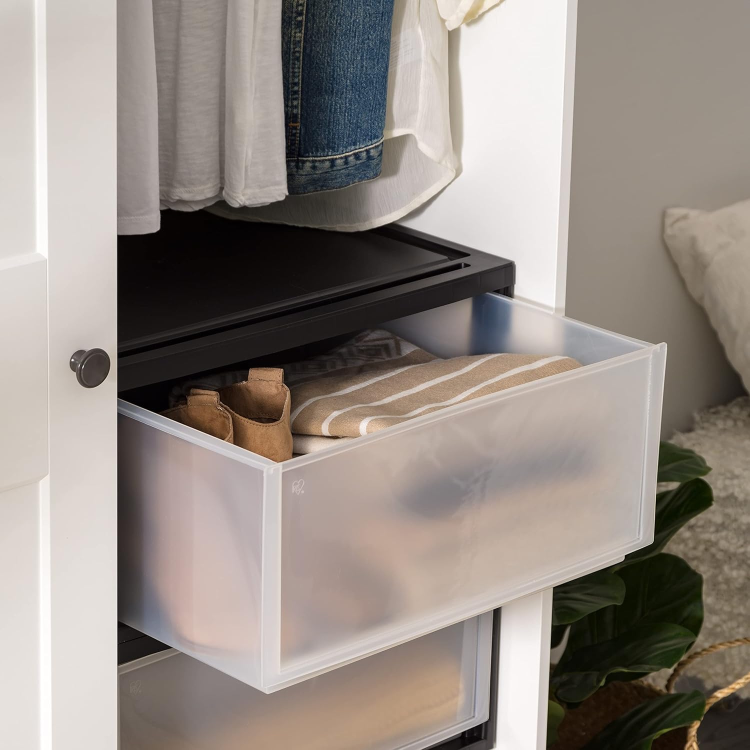 IRIS USA 6 Qt. Plastic Drawer Storage Organizer Stacking Drawers, 8-Pack, Stackable Unit with Sliding Drawer for Clothes Bedroom Kitchen Under Sink Pantry Craft Room Bathroom Dorm Office, Black